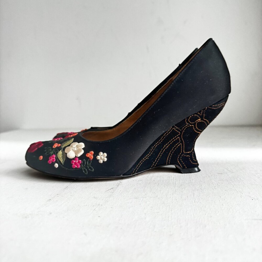 Vintage Sam Edelman Black Suede Wedge Floral Embroidered Heels 7